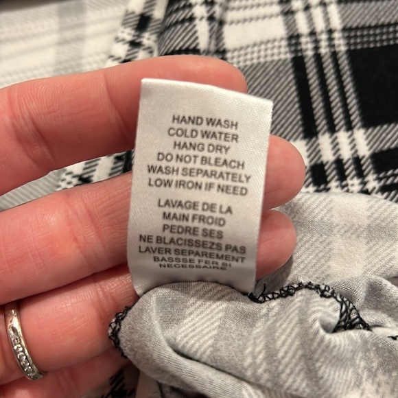 Maternity top VERY soft, plaid, size large EUC - Picture 6 of 6